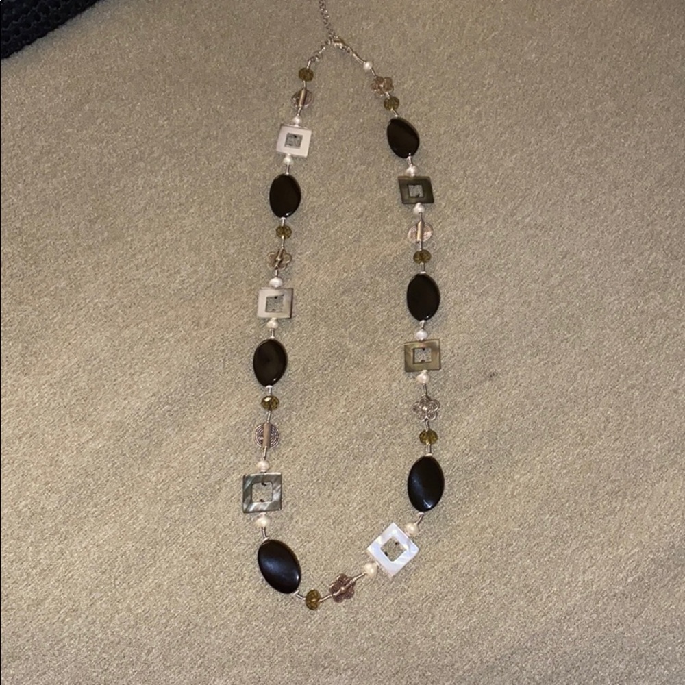 Black and silver necklace!!🤍